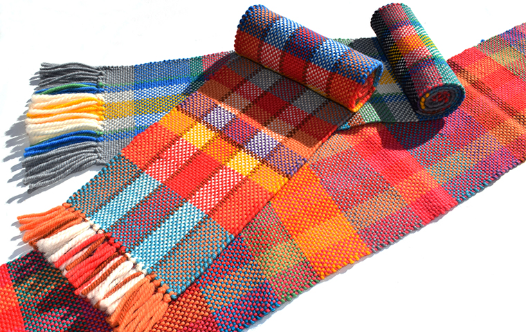 〈小学4～6年生限定〉織機を使ってマフラーを織ろう！