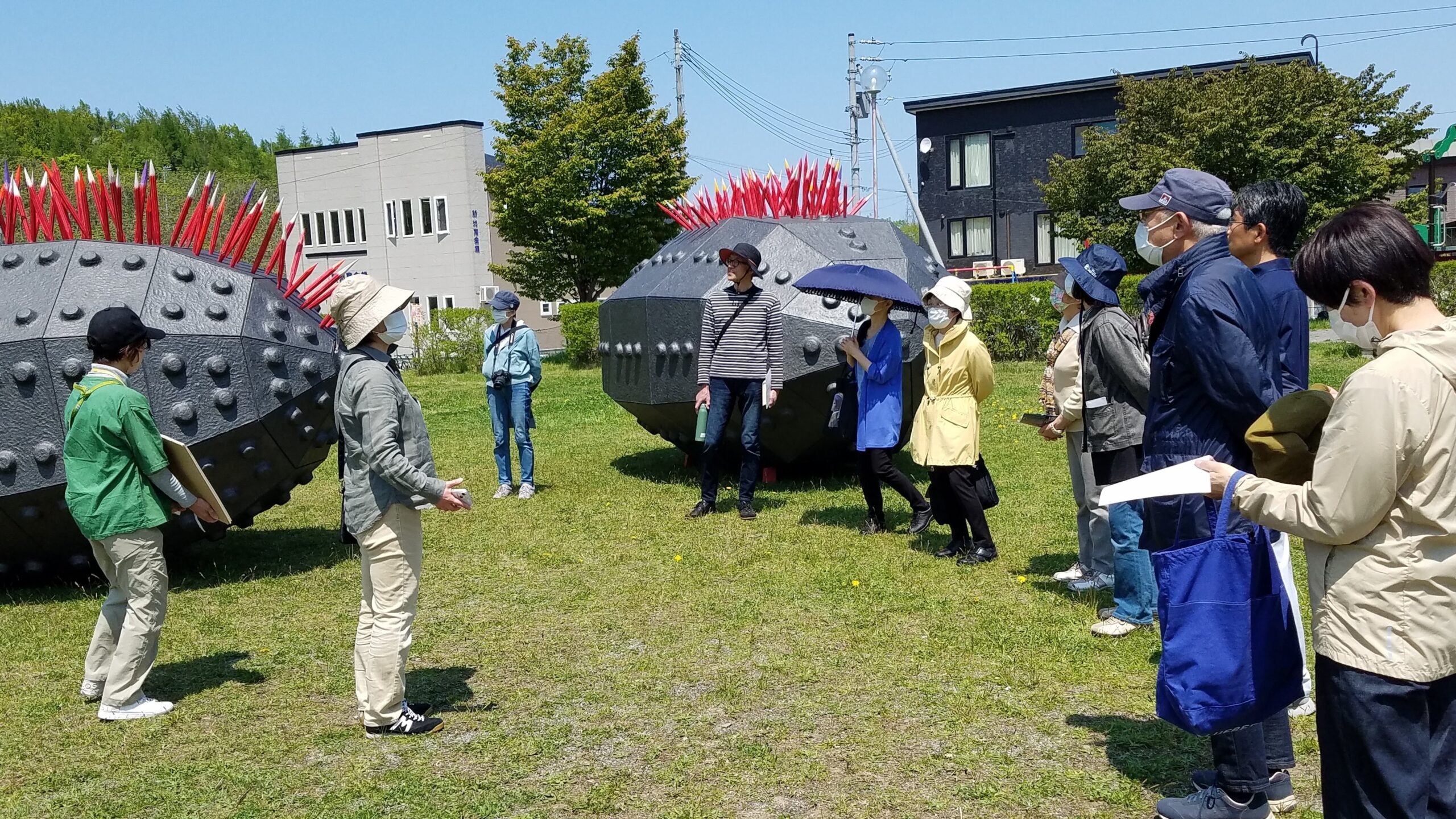 小樽での活動の様子（2023年開催「第3回朝里川桜咲く現代アート展」）