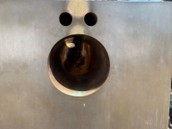 《のどちんことはなのあな》の前方には、穴が三つあります。