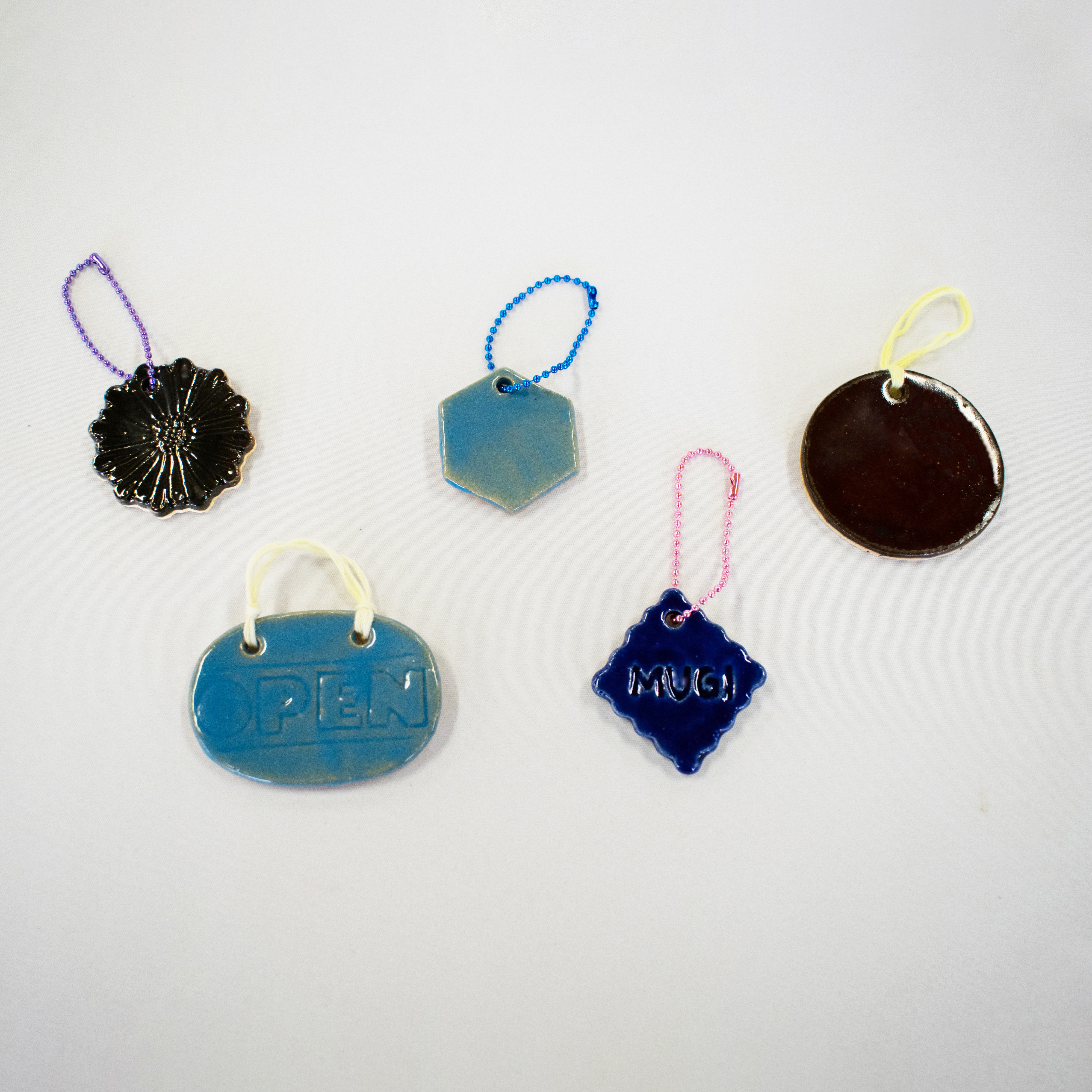 型抜きの穴あきキーホルダー見本