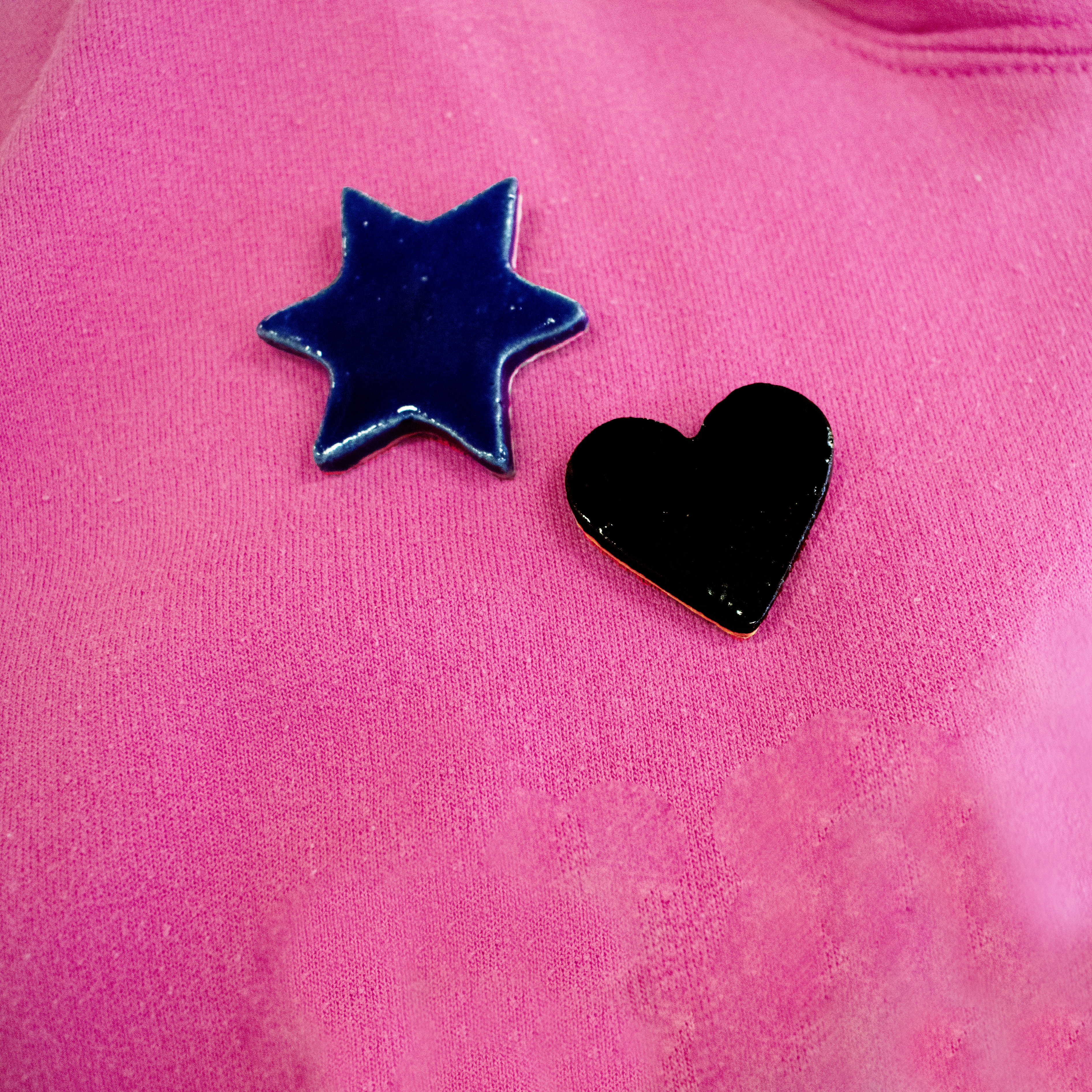 型抜きのブローチ見本