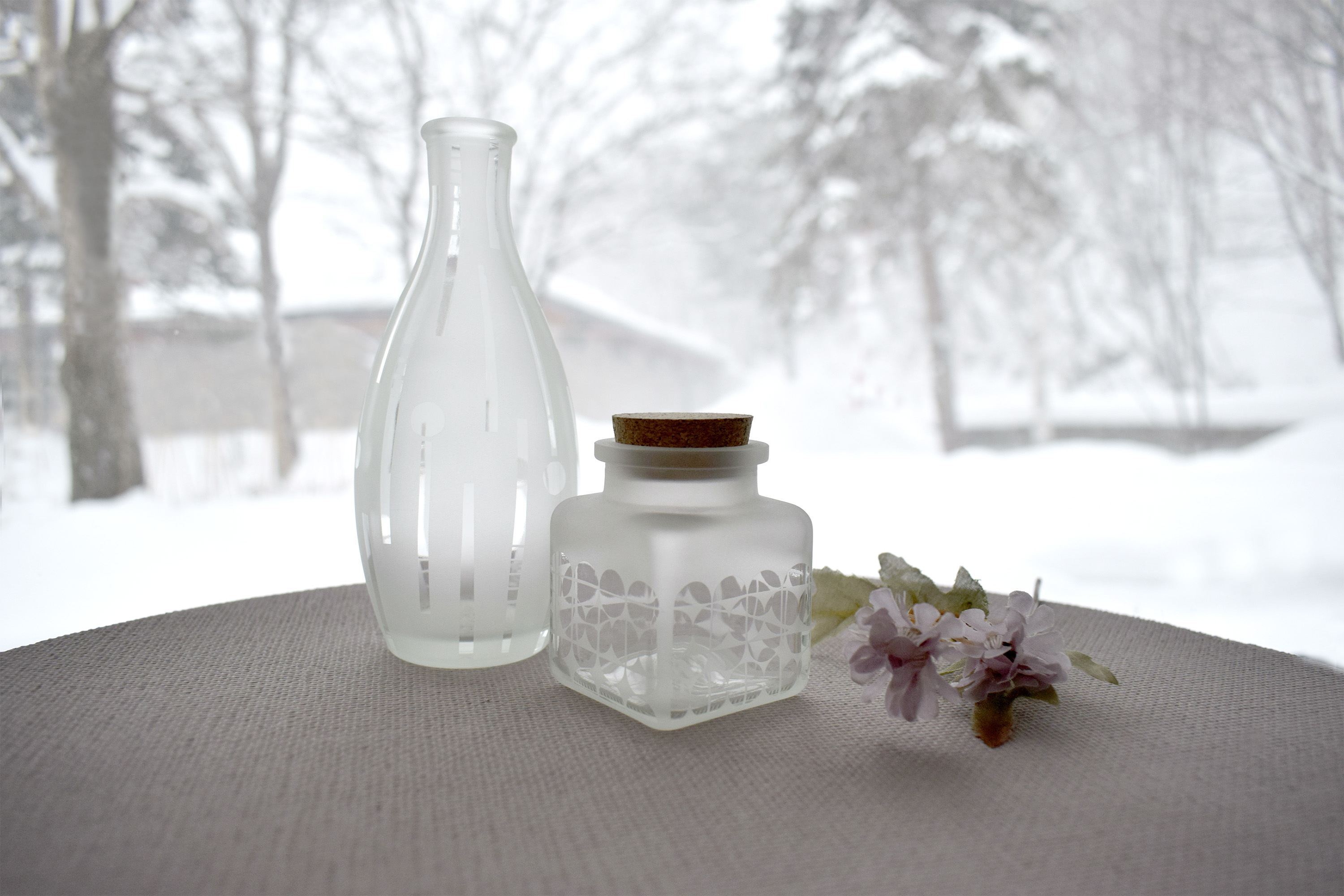 ガラス一輪挿しと小瓶のサンドブラスト作品例