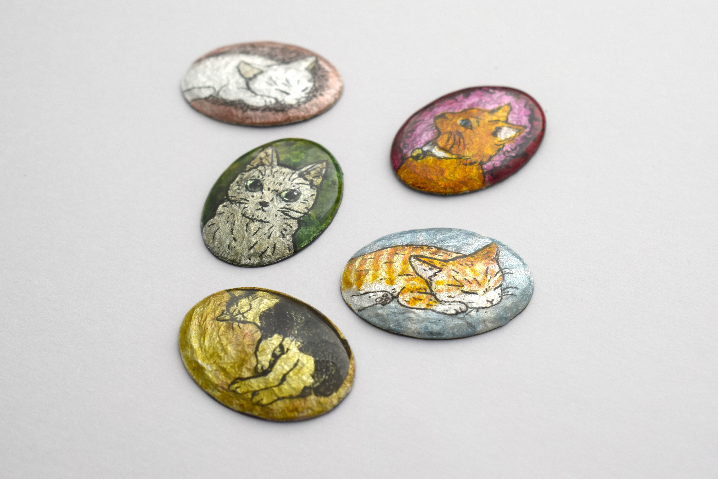 銀箔を使ってねこをつくろう(5月)