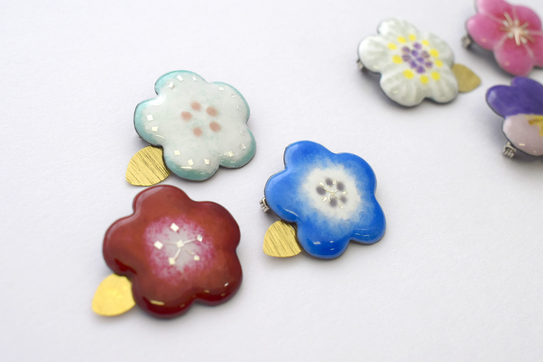 七宝焼で花のブローチをつくろう(7月) | 札幌芸術の森